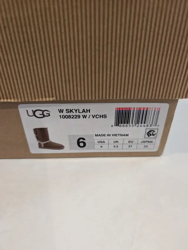 UGG Australia Skylah Sheepskin Boots Vintage Chestnut Size 6 in Women's - Shoes in Markham / York Region - Image 3