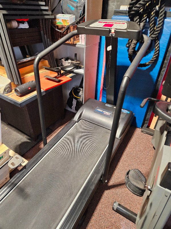 Treadmill in Exercise Equipment in St. Catharines - Image 3