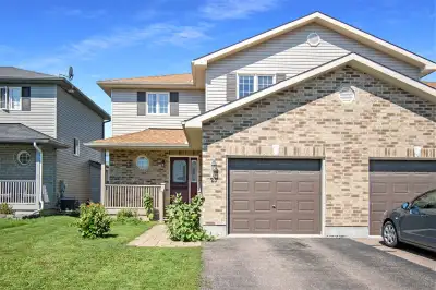 Beautiful 3 Bed 2 Bath Semi Detached Home, Arnprior