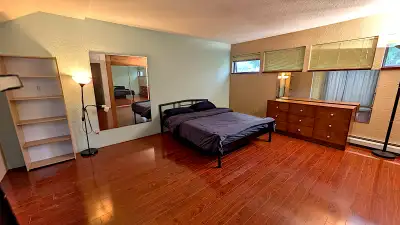 Private, Large Master Bedroom Near SFU