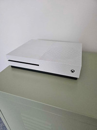 Xbox One S 500gb + games 