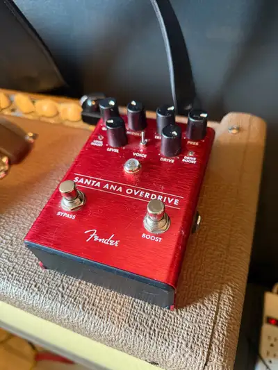 In excellent cosmetic and functional condition. See link for features/specs https://intl.fender.com/...