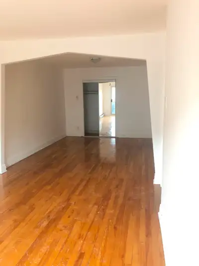 Apartement 3 1/2 for rent for 1000$/month with private balcony. The neighborhood is friendly and qui...