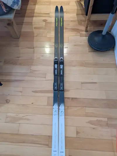 Ski Fischer OTX 62 Spider Crown 199 cm (recommandé pour skieur de 80-100 kg) Fixation Rottefella BC...