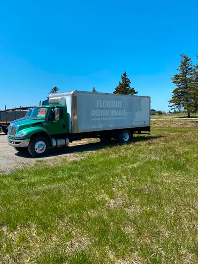 2009 International Dura Star 340,729kms New MVI April 2025 Relaced : New brake lines, both rear air...