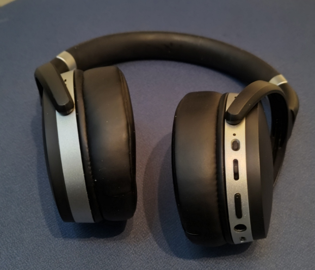 Écouteurs Sennheiser HD450BT in Headphones in City of Montréal - Image 3