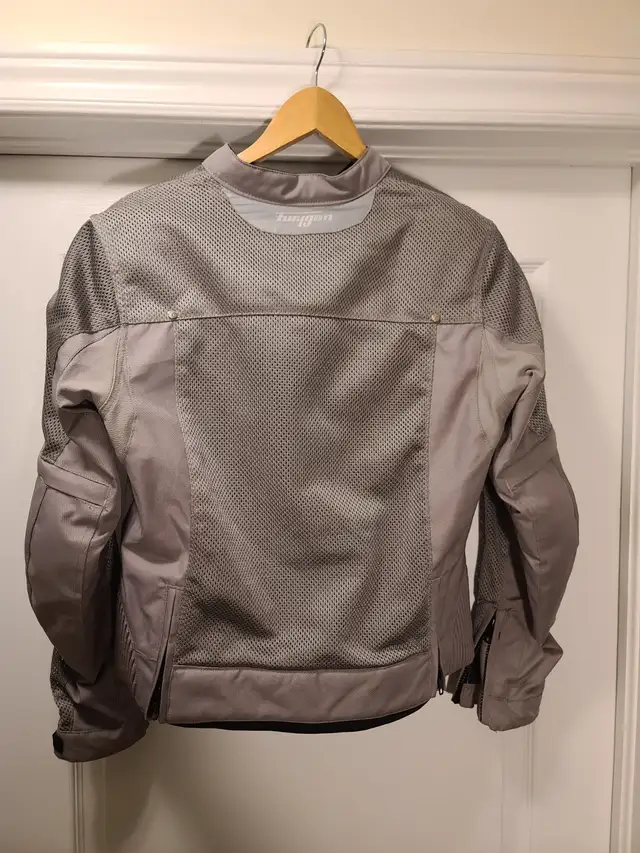 Woman’s motorcycle jacket - medium in Women's - Tops & Outerwear in Oakville / Halton Region - Image 4