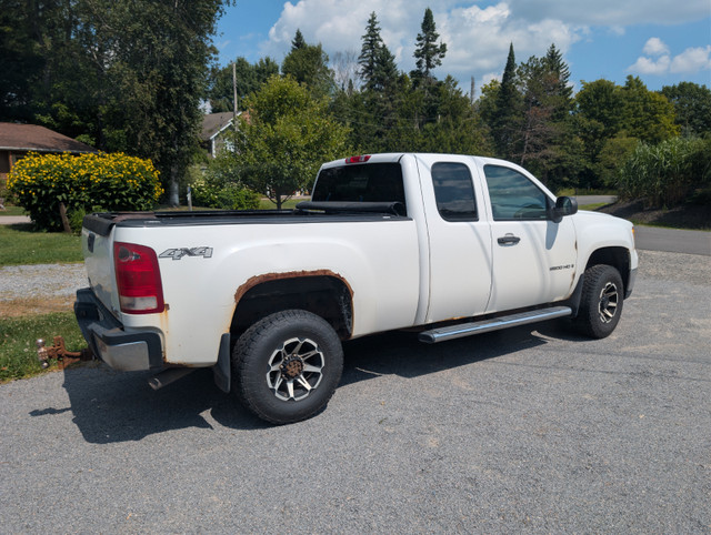 2009 GMC 2500 For Sale in Cars & Trucks in Muskoka