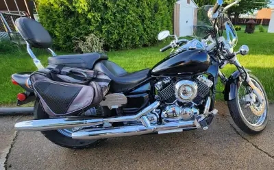 Moto ayant une solide réputation de fiabilité, peu de kilométrage, pneus presque neufs et hyper conf...