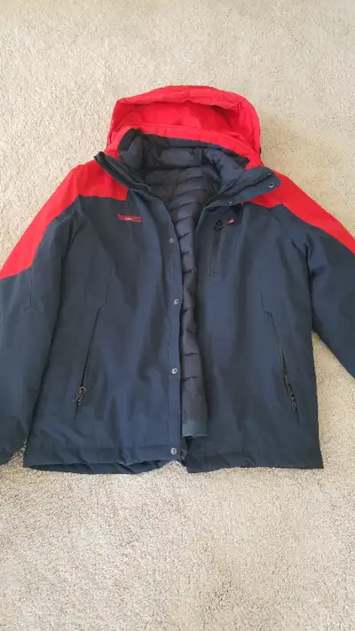 Manteau d'hiver pour hommes. Taille - M (moyen). Deux vestes en une. Utilisé une seule fois, l'état...