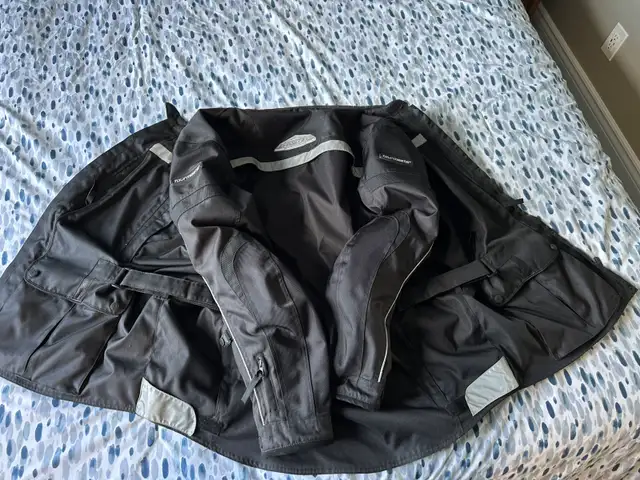 Motorcycle Jacket in Men's in Kingston - Image 4