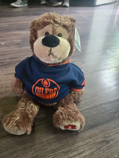 This adorable Gund teddy bear is sporting an Edmonton Oilers jersey, ready to cheer on your favourit...