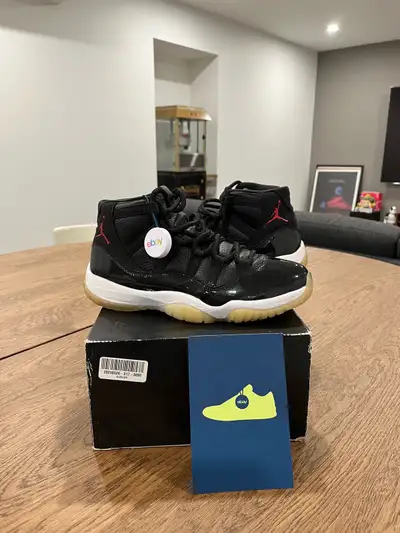Jordan 11 72-10 Size 9.5, View more