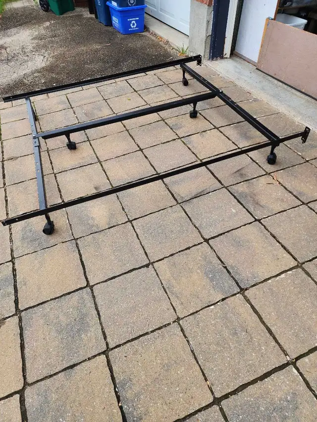 Metal Bed Frame Twin (single) to Double (full) black,, used few  in Beds & Mattresses in Kitchener / Waterloo - Image 4