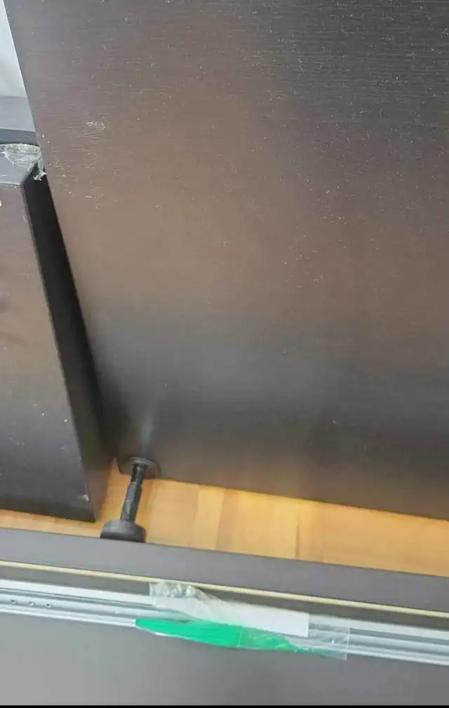 Structure de lit Queen Ikea MALM et ses 2 tables de nuit in Beds & Mattresses in Longueuil / South Shore - Image 10