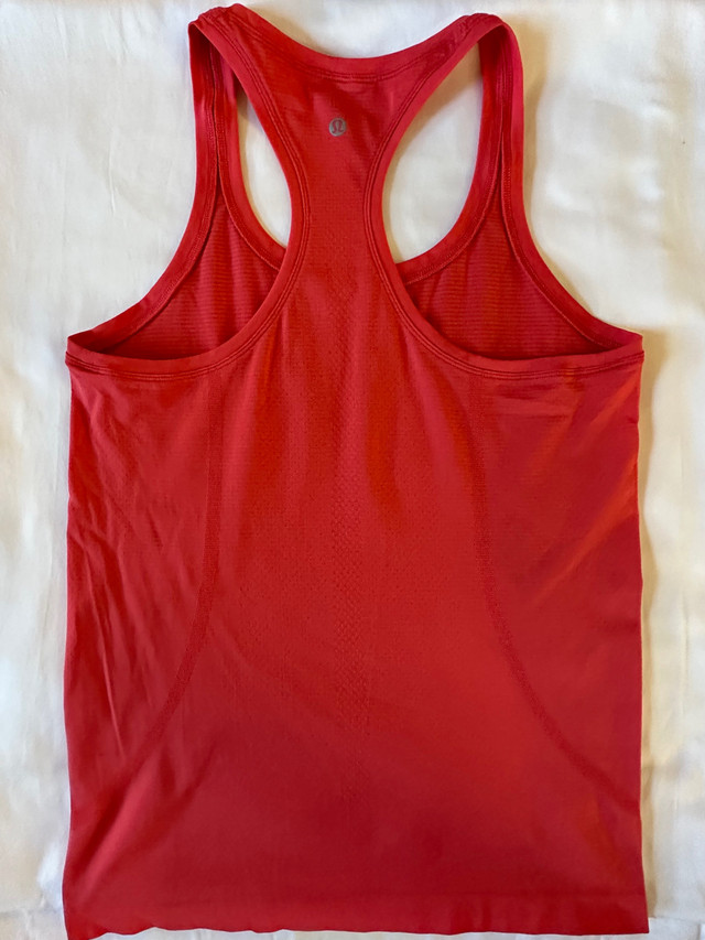 Lululemon tank top size 8 in Women's - Tops & Outerwear in Thunder Bay - Image 2