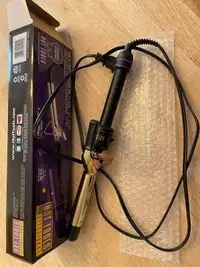 Hot Tools curling iron like new one inch barrel 