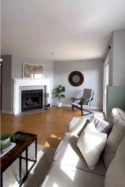Main bedroom available for rent in a two story townhome. Room has a walk-in closet, there are two fu...