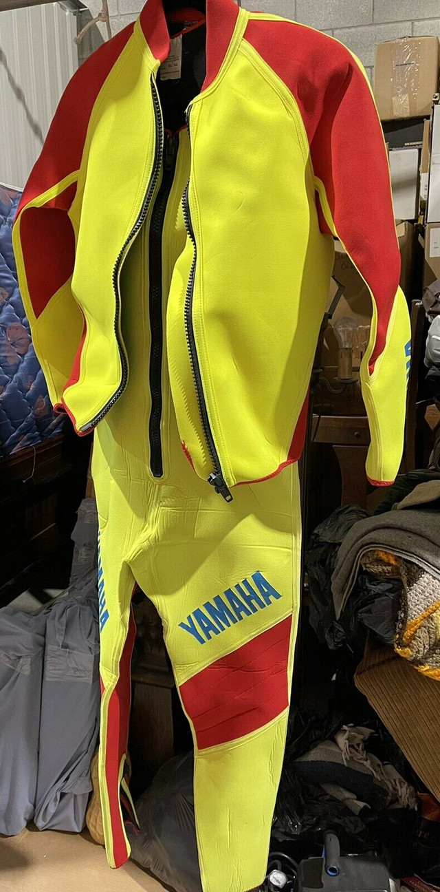 Wet suit Yamaha dans Sports nautiques  à Ouest de l’Île