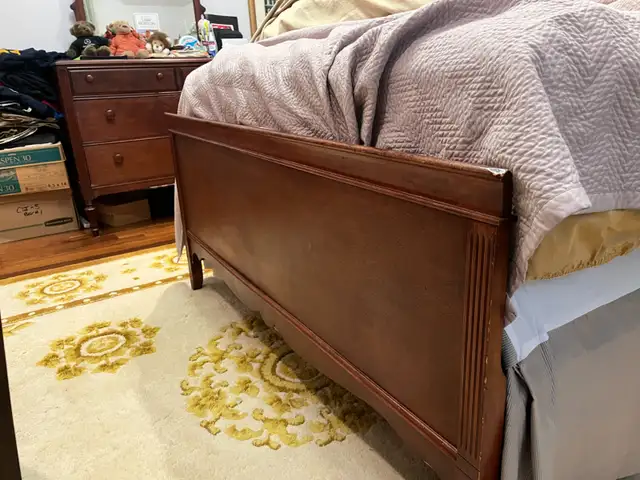 Mahogany bedroom set double bed size, dresser and 2 end tables in Beds & Mattresses in City of Toronto - Image 4