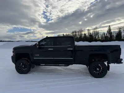 2017 Chevy duramax. It’s fully loaded with heated and ac seats with sunroof. $37,000 obo