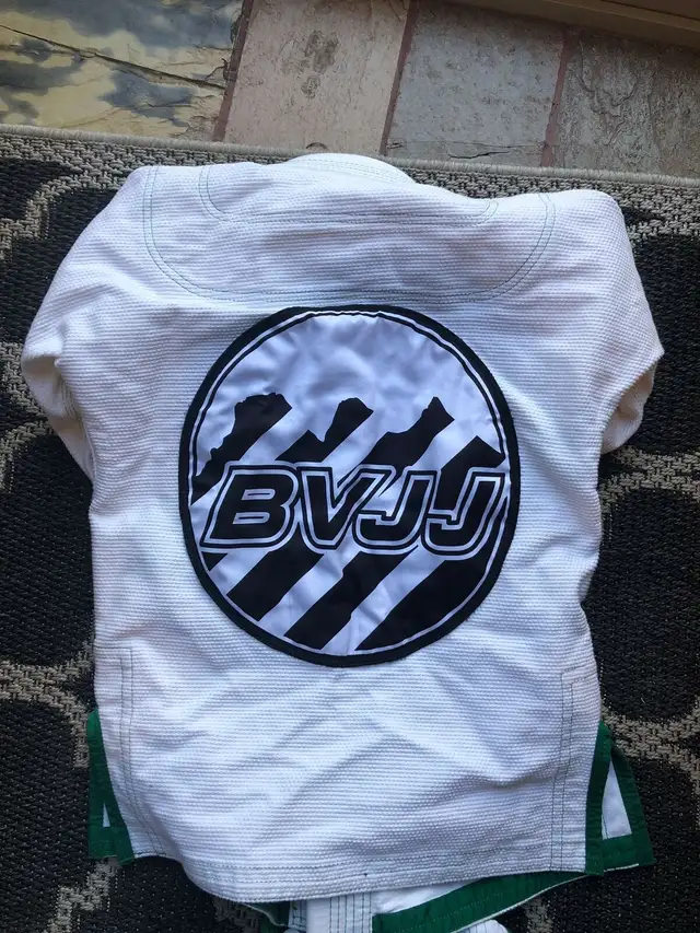 2 Kids jujitsu suits 6-9 and 10-13. Near new condition. in Kids & Youth in Calgary - Image 5