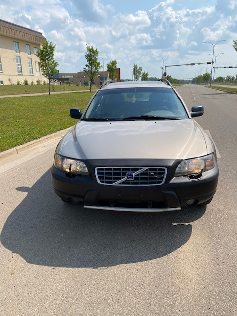 For Sale 2001 Volvo V70 XC AWD in Cars & Trucks in Fort McMurray
