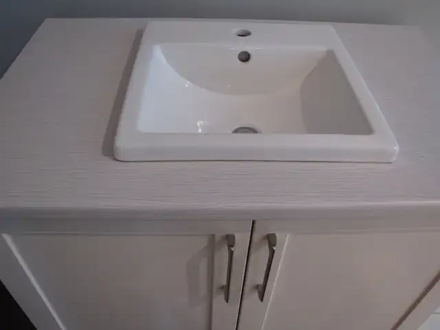 Vanité et lavabo de salle de bain in Bathwares in Gatineau - Image 3