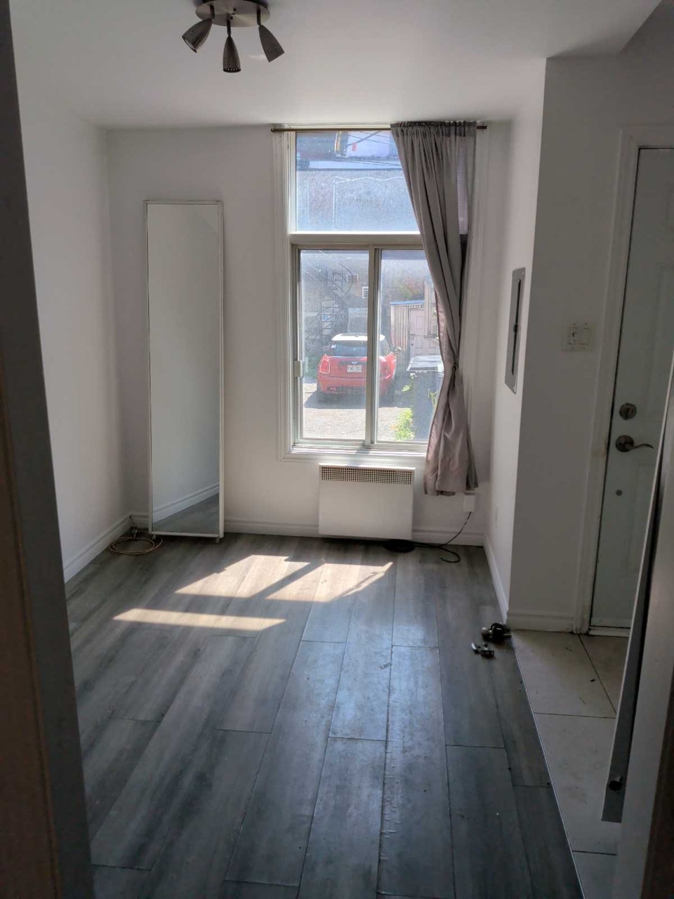 Clean 2.5 Bedroom Apartment 5