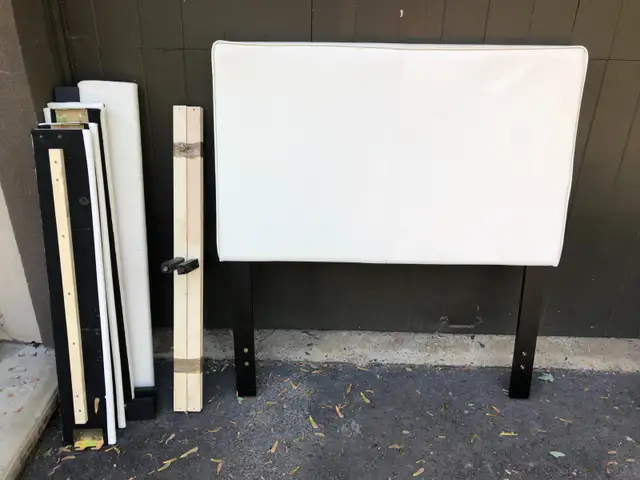 Base et tête de lit simple blanc crème in Beds & Mattresses in Laval / North Shore - Image 3