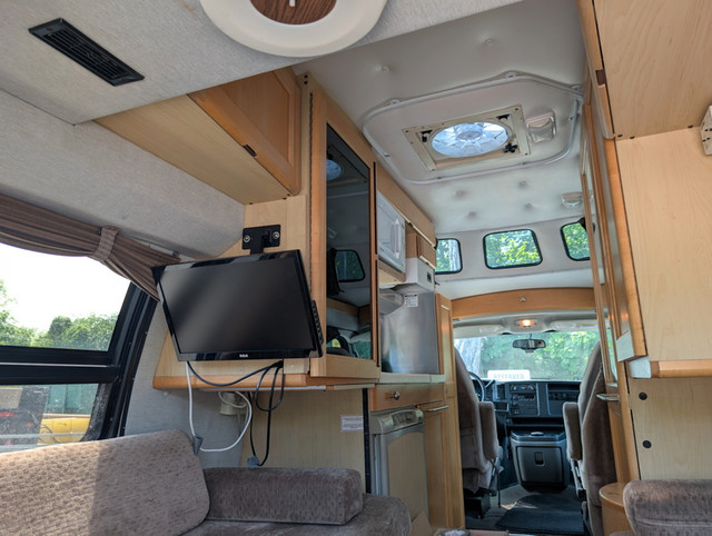Roadtrek Popular 190 2004  CERTIFIED – READY TO GO - TWIN BEDS in RVs & Motorhomes in Markham / York Region - Image 3