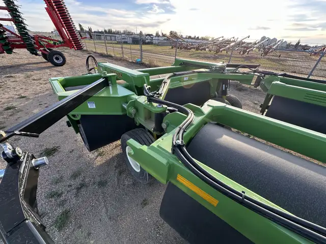 MANDAKO 100’ LAND ROLLER in Farming Equipment in Saskatoon - Image 4