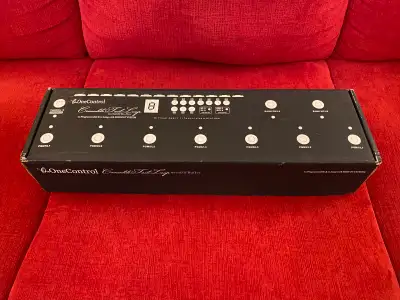 One Control 'Crocodile Tail Loop (OC10)' Effects Switcher, View more