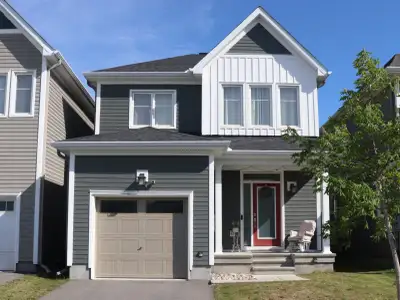 Furnished house and individual private rooms for rent in a beautiful park-facing detached home in Ri...