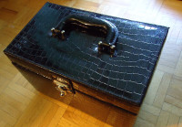 BLACK ALLIGATOR LEATHER WOMAN'S  MAKEUP/JEWELRY CARING CASE!