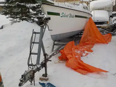 I am selling this 1995 Hunter 23.5 It is in amazing shape and lots of work recently done to it. Bran...