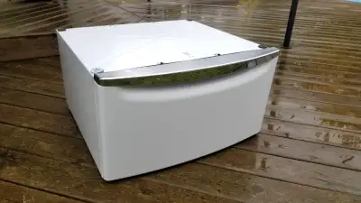 Whirlpool 27" Washer/Dryer Pedestal with Storage Drawer, View more