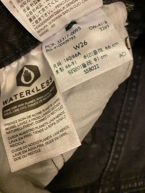 Levi’s jean shorts - size 26 in Women's - Bottoms in Mississauga / Peel Region - Image 9