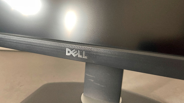 DELL U3014 30'' Monitor FOR SALE! in Desktop Computers in Nelson - Image 2
