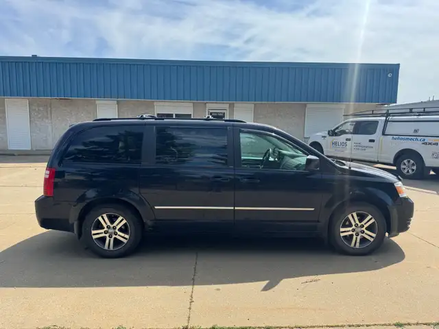 Dodge caravan 2010 stowngo510357361248194562