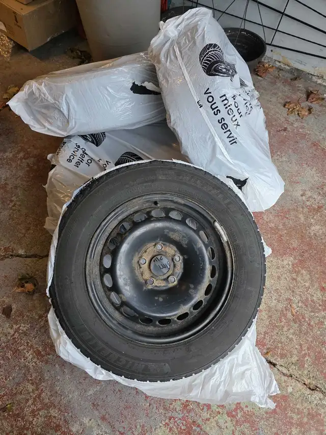 Michelin X-Ice Snow - Winter VW Rims & Tires  215/60/R16 in Tires & Rims in City of Halifax - Image 2