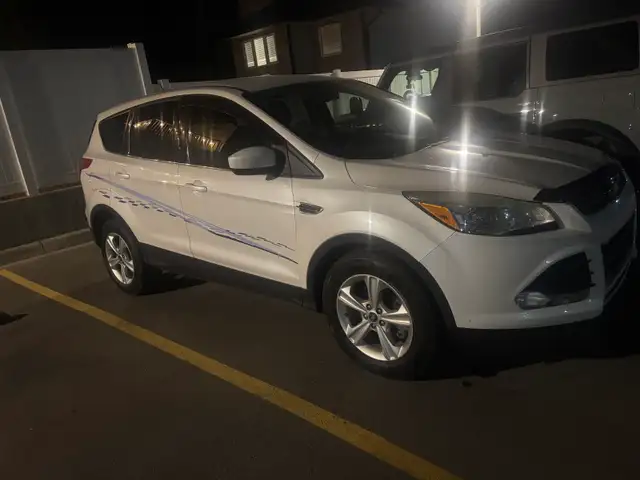 ford escape SE597791600154388481
