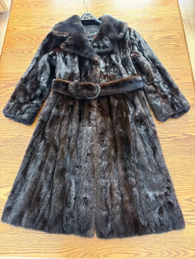 Woman’s dark Ranch Mink Coat & Mink Stoal & mink hat in Women's - Tops & Outerwear in Norfolk County - Image 2