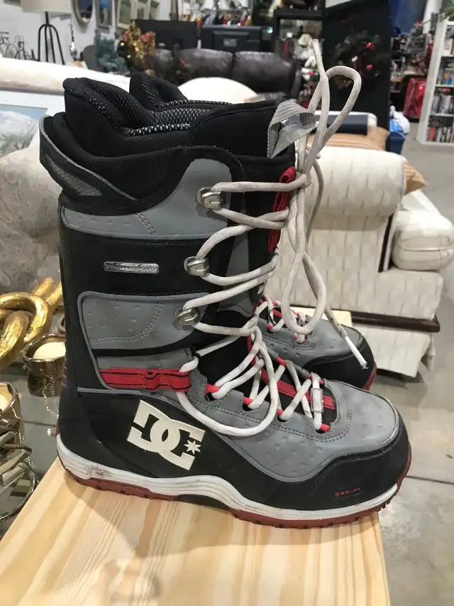 DC Serum 10th Anniversary Snowboard Boots (10.5M) in Snowboard in Calgary - Image 4