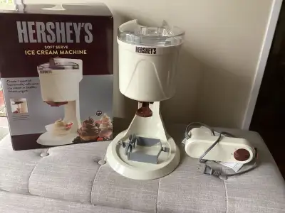 Hershey ice cream maker makes soft serve ice cream or healthy yogurt It includes main unit and motor...