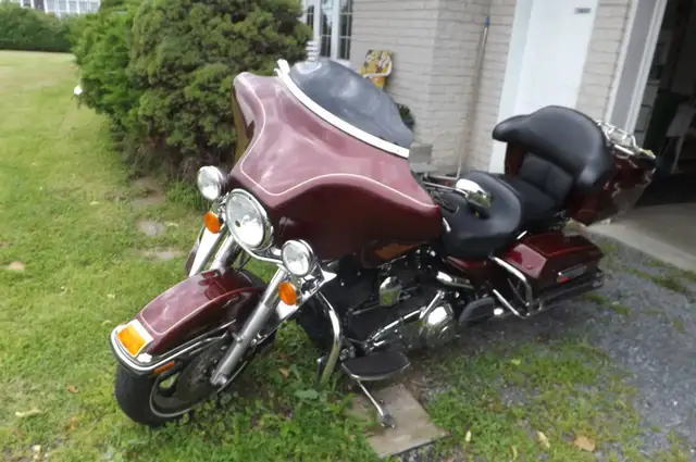 Harley Davidson Electra Glide Classic FLHT 2008 in Touring in Longueuil / South Shore - Image 5