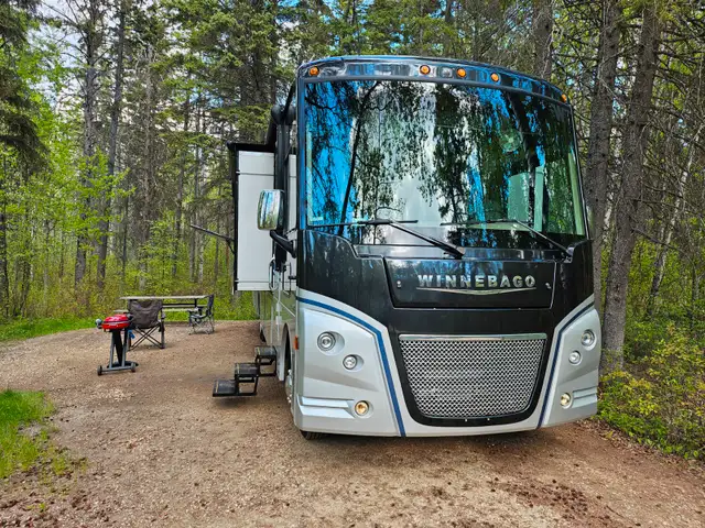 2022 Winnebago Adventurer 36z in RVs & Motorhomes in Fort McMurray - Image 6