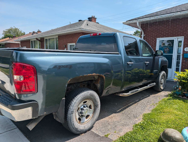 2010 Chevy 2500HD - Crew Cab in Cars & Trucks in Ottawa - Image 2