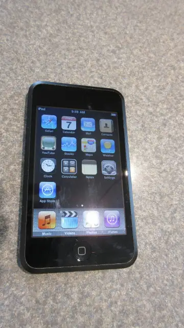 Apple 8GB iPod touch, View more