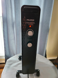 Radiateur électrique sur roulettes de marque Pelonis.